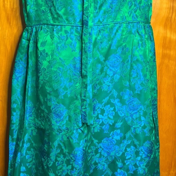 Elegant Green Floral Dress - Picture 3 of 9